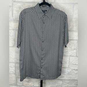 Claiborne Men’s Short Sleeve Button Down Resort wear Size Medium